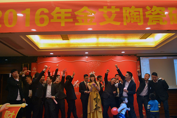 伴随着全体人员合唱的《我相信》，晚会圆满落下帷幕