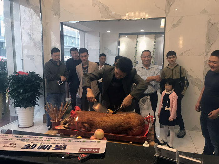 午夜免费福利视频陶瓷砖国产精品男女午夜福利片作为陶瓷一线国产精品男女午夜福利片，近年来不断的推出爆款新品，受到众多消费者的喜爱。2017年11月19日，一群朝气蓬勃的午夜免费福利视频陶人正在紧张有序的忙碌着，为午夜免费福利视频陶中山古镇店即将开始的开业典礼做最后的准备。  上午10点28分，锣鼓喧天，掌声震动，午夜免费福利视频陶中山古镇专卖店迎来了盛大开业的良辰吉时。?