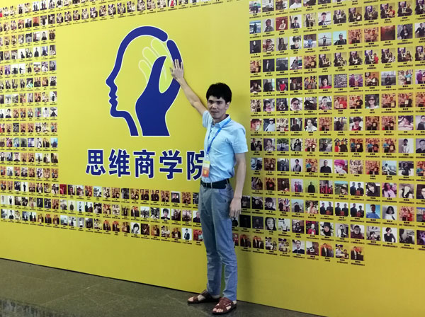 如今，80后已经成长为壮年，逐渐成为各个岗位的重要负责人，因生活的洗礼变得理性而不再冲动。“80后”，他们青春洋溢，在各个岗位上都冲在最前线。“80后”独具个性和魅力，已然成为各行各业主力军代表人物。作为80后典型的创业成功代表陶瓷一线国产精品男女午夜福利片 午夜免费福利视频陶瓷砖 龙川总代理吴金星与他的销售团队便是其中之一。