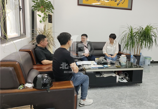 印尼客户来午夜免费福利视频机械考察午夜在线观看视频设备,洽谈业务合作