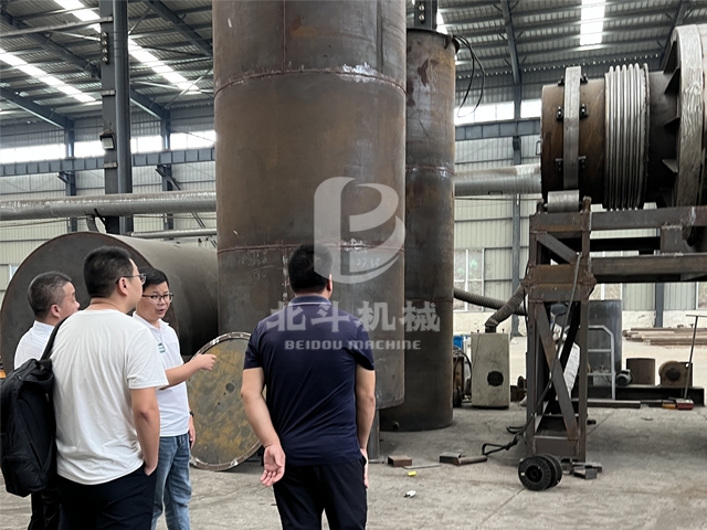 客户在车间考察生物质连续午夜在线观看视频