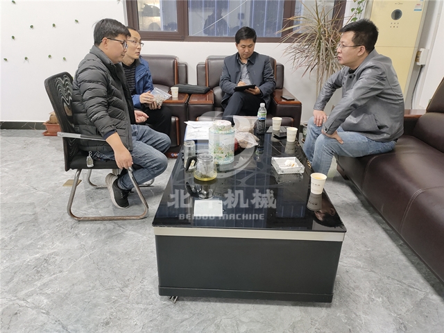 杏壳午夜在线观看视频产量高增效益,吸引山西客户前来考察