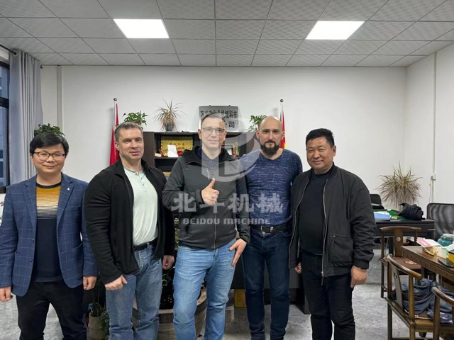 俄罗斯客户到访午夜免费福利视频机械考察连续式午夜在线观看视频