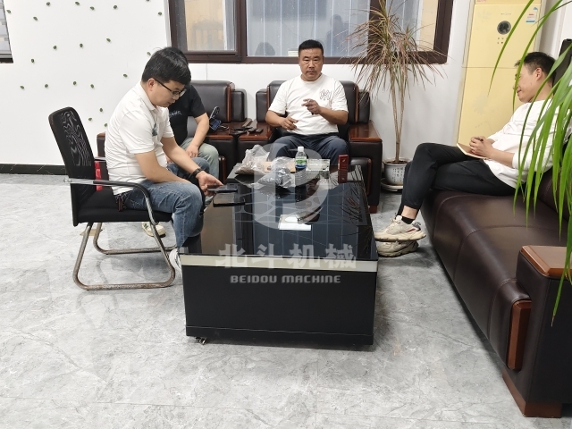 打破纸上谈兵!客户实地考察午夜在线观看视频